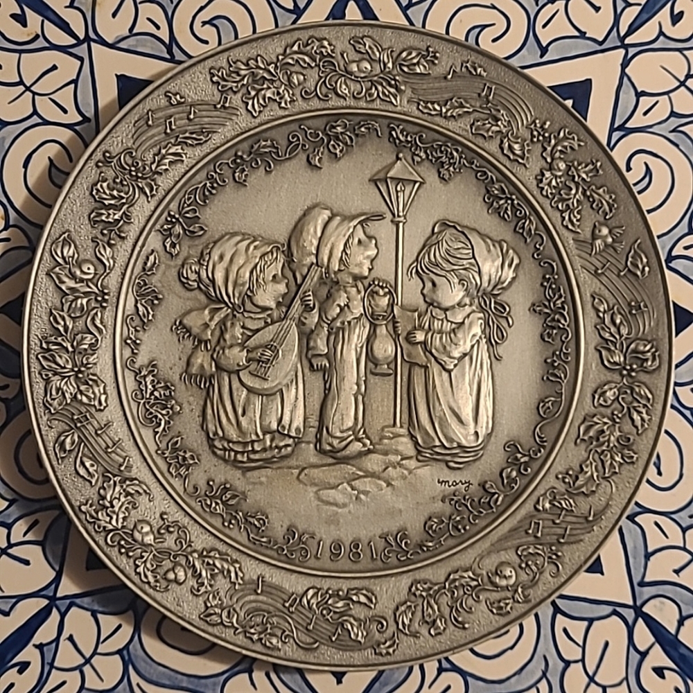 Hallmark fine pewter plate 1981 carolers